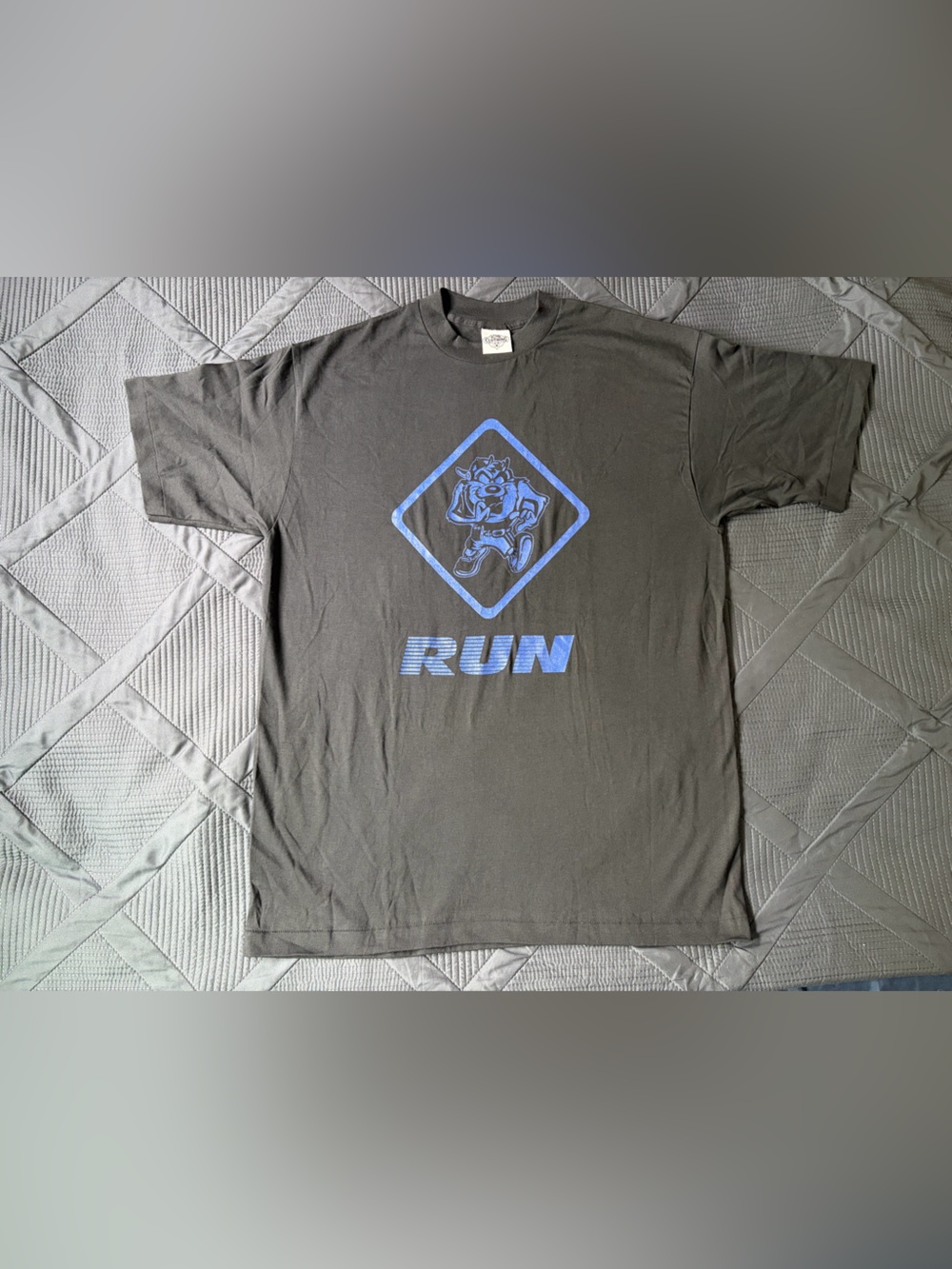 Vintage Taz Tasmanian Devil RUN Graphic T Shirt Ace Clothing Black XL